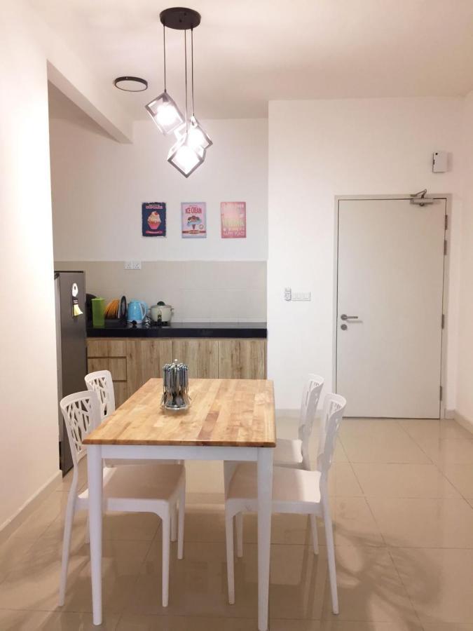Del'S Guesthouse @ Southville Same Level With Pool Fits 8 بانغي المظهر الخارجي الصورة